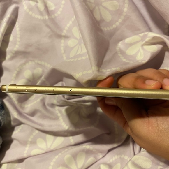 Apple iPhone 6 Plus - 64GB - Rose Gold (Unlocked) - Picture 4 of 9